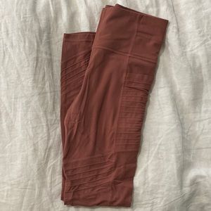 Size small, burnt red “motto” style athleta leggings